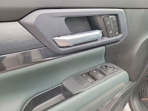 New 2026 GMC Terrain AT4 w/ Convenience Package III image 19