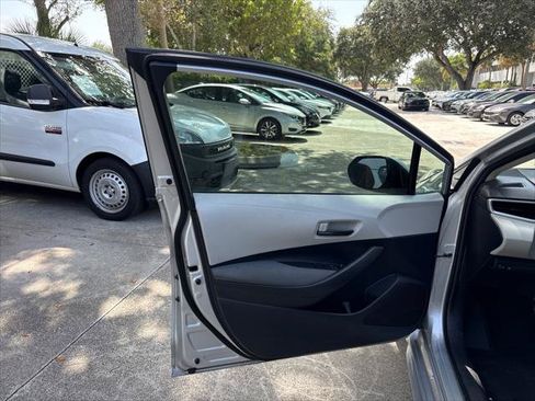Used 2022 Toyota Corolla LE FWD image 21