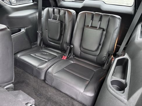 Used 2018 Ford Explorer XLT w/ Equipment Group 202A image 22