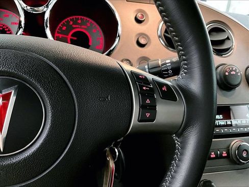 Used 2007 Pontiac Solstice Convertible w/ Premium Package RWD image 18