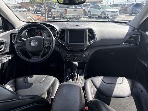 Used 2019 Jeep Cherokee Trailhawk AWD/4WD image 23