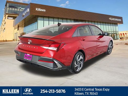 Used 2025 Hyundai Elantra Sport image 9