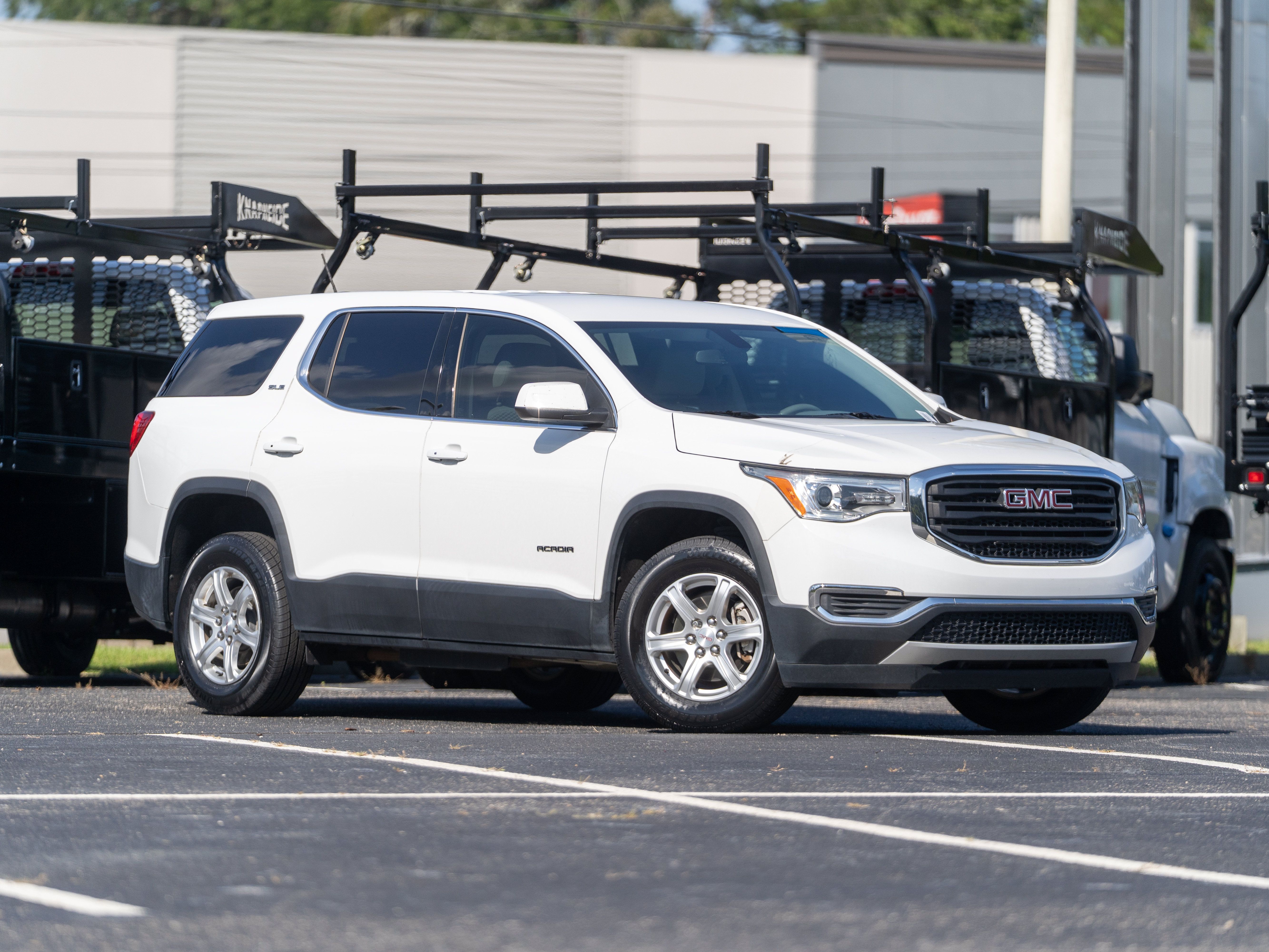 Used 2019 GMC Acadia SLE FWD image 2
