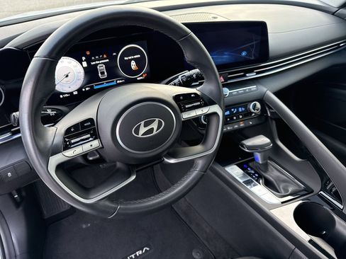 Certified 2024 Hyundai Elantra SEL w/ Convenience Package image 20