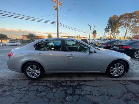 Used 2011 INFINITI G37 Journey w/ Premium Pkg image 4