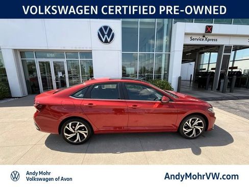 Used 2025 Volkswagen Jetta SEL FWD image 5