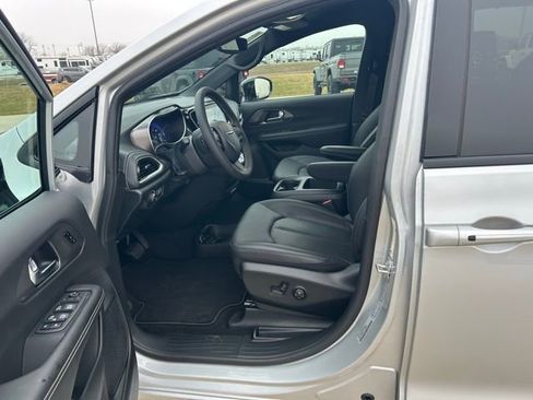 New 2026 Chrysler Pacifica Select w/ S Appearance Package image 23