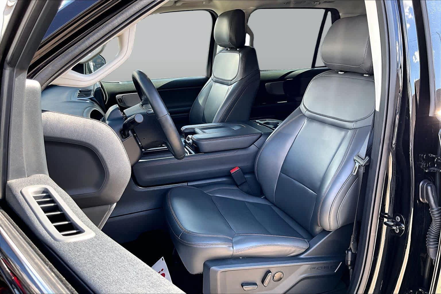 Used 2025 Ford Expedition Active RWD image 10