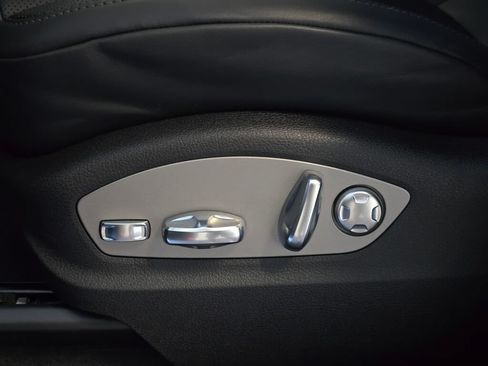 Certified 2026 Porsche Macan AWD/4WD image 36