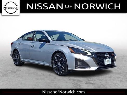 Certified 2023 Nissan Altima 2.5 SR w/ SR Premium Package AWD/4WD image 1