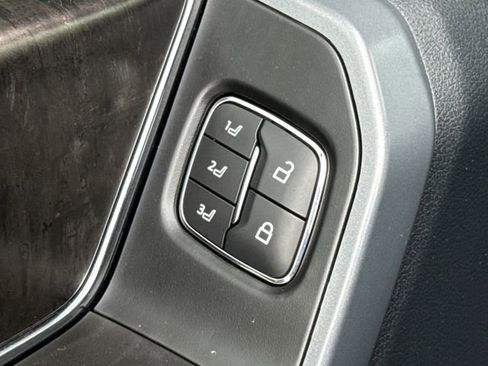 Used 2022 Ford F150 Lariat w/ FX4 Off-Road Package image 19