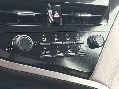 Used 2021 Toyota Camry LE w/ Convenience Package FWD image 19