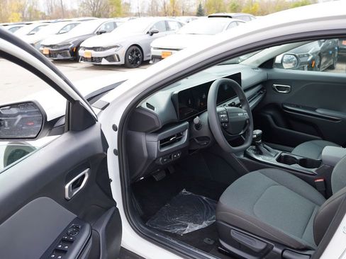 New 2025 Kia K4 LXS image 10