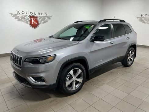 Used 2022 Jeep Cherokee Limited w/ Trailer Tow Group AWD/4WD image 3