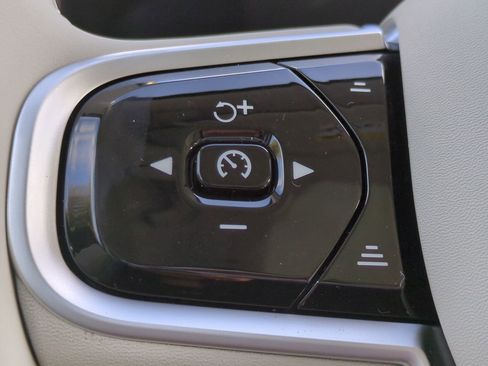 New 2026 Volvo XC60 B5 Ultra w/ Climate Package image 24