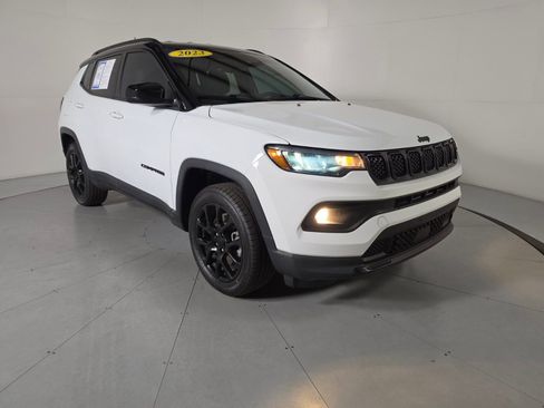 Used 2023 Jeep Compass Latitude AWD/4WD image 8