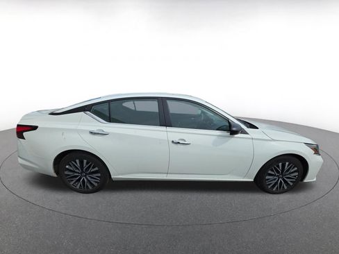 Used 2025 Nissan Altima 2.5 SV image 8