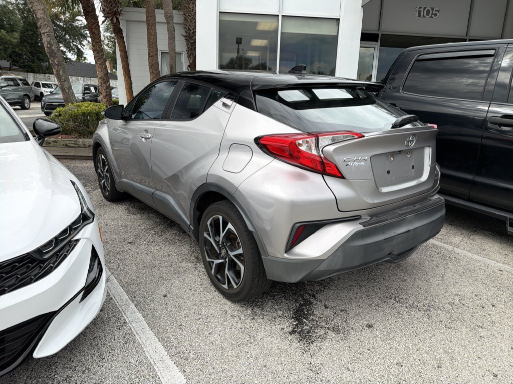 Used 2019 Toyota C-HR XLE FWD image 4