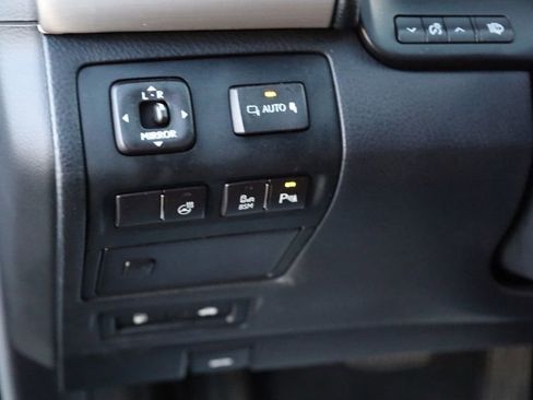 Used 2013 Lexus LS 460 4dr Sedan AWD image 32