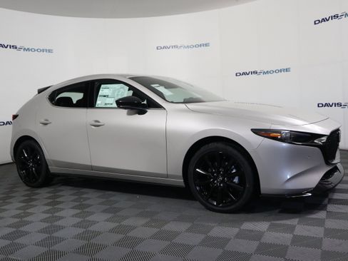 New 2026 MAZDA MAZDA3 Hatchback w/Premium Plus Pkg image 3