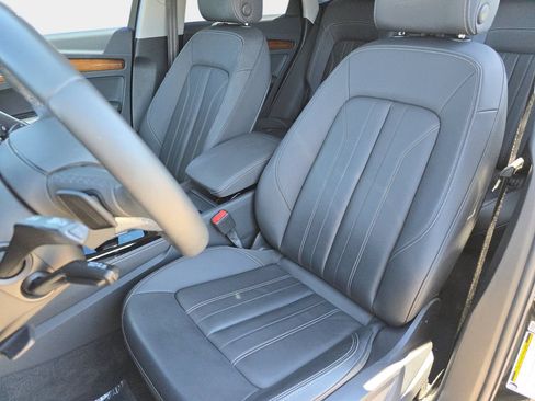 Used 2023 Audi Q5 2.0T Premium Plus w/ Premium Plus Package AWD/4WD image 18