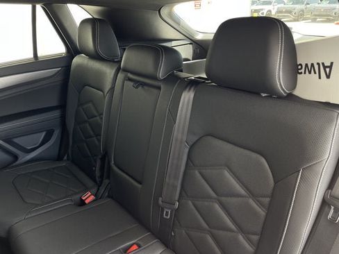 New 2026 Volkswagen Atlas Cross Sport SE FWD image 17
