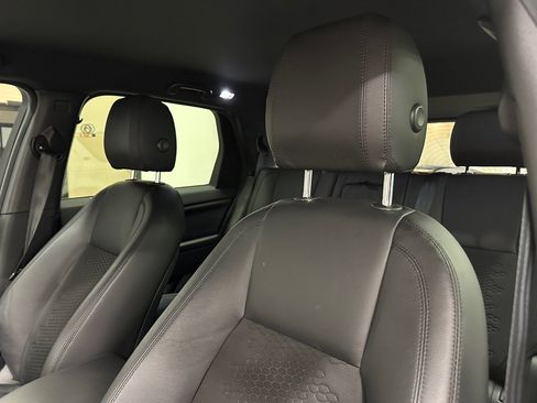 Used 2019 Land Rover Discovery Sport SE image 17
