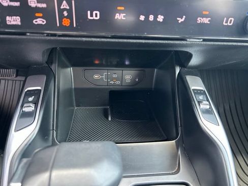 Used 2025 Kia Sorento S w/ Panoramic Sunroof Package FWD image 27