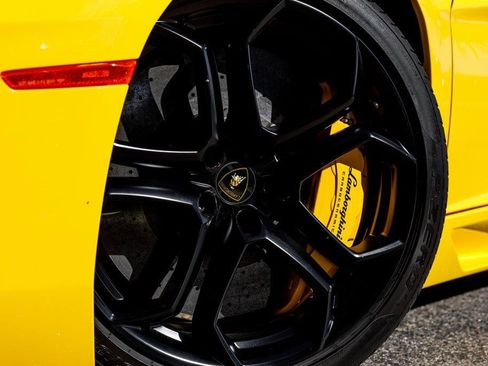 Used 2014 Lamborghini Aventador image 9