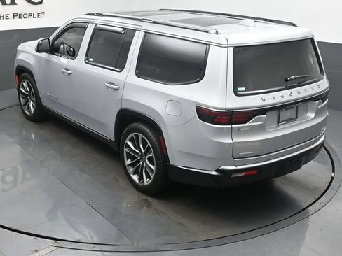 Used 2022 Jeep Wagoneer Series III w/ Premium Group I AWD/4WD image 43