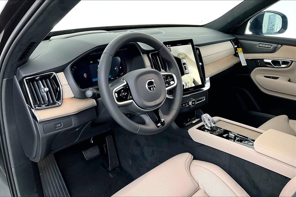 New 2026 Volvo XC90 T8 Plus w/ Protection Package Premier AWD/4WD image 16