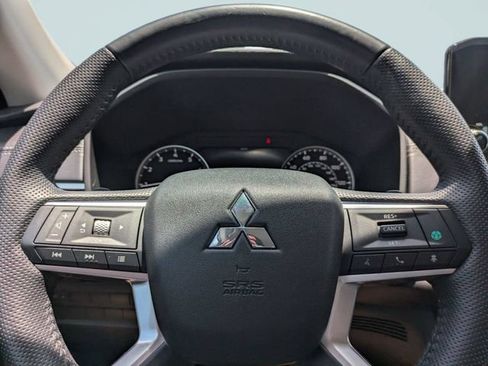 Used 2023 Mitsubishi Outlander SE AWD/4WD image 29