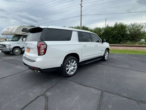 Used 2024 Chevrolet Suburban High Country w/ Advanced Technology Package AWD/4WD image 8