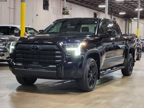 Used 2025 Toyota Tundra Limited AWD/4WD image 4