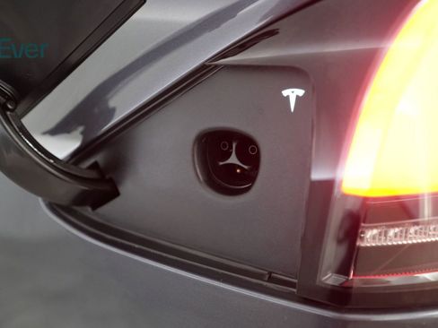 Used 2023 Tesla Model X AWD/4WD image 10