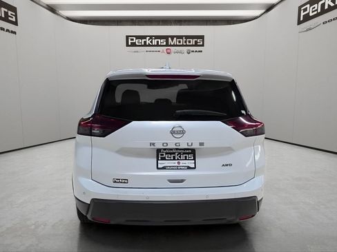 Used 2025 Nissan Rogue SV AWD/4WD image 4