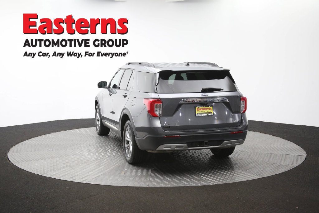 Used 2022 Ford Explorer XLT w/ Equipment Group 202A AWD/4WD image 39