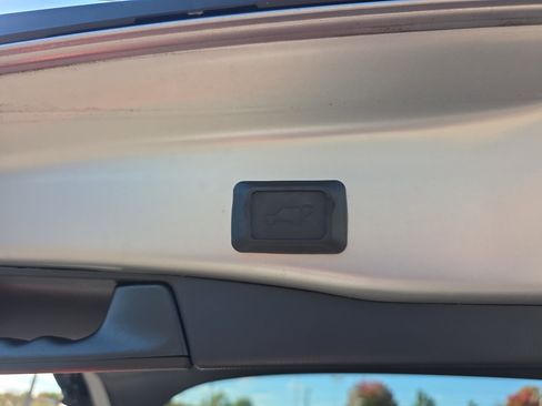 Used 2021 Toyota RAV4 XLE w/ Convenience Package image 21