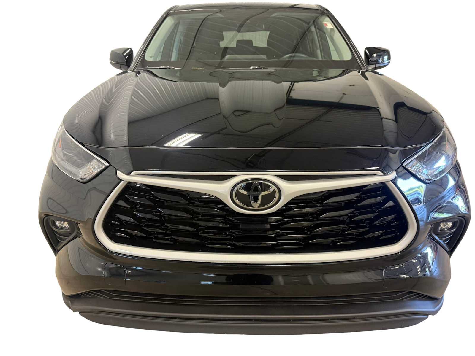 Used 2024 Toyota Highlander LE AWD/4WD image 3