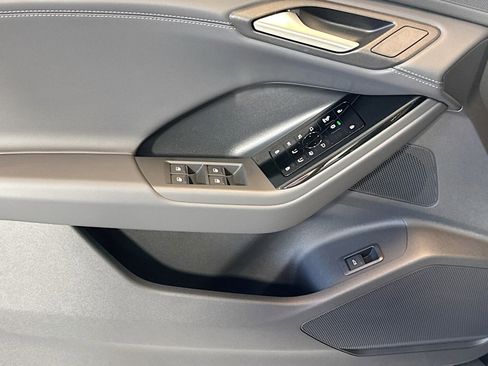 New 2025 Audi Q6 e-tron Premium Plus image 15