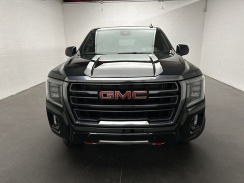 Used 2023 GMC Yukon XL AT4 image 4