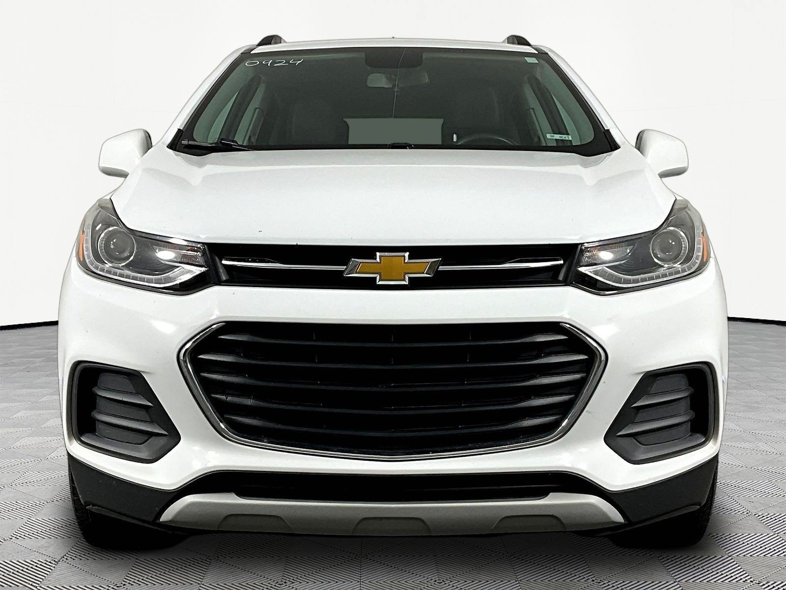 Used 2022 Chevrolet Trax LT w/ LT Convenience Package AWD/4WD image 2