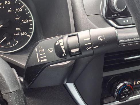 Used 2023 Nissan Rogue SV FWD image 23