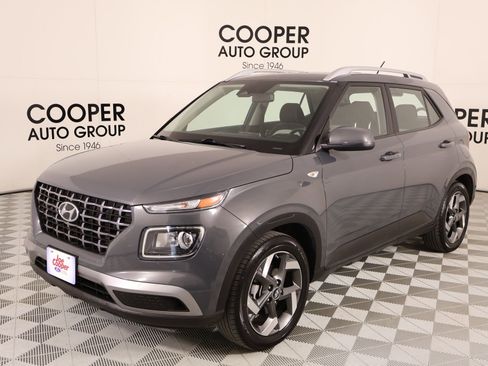 Used 2025 Hyundai Venue SEL FWD image 9