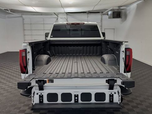 Used 2024 GMC Sierra 2500 SLT w/ SLT Premium Package image 17