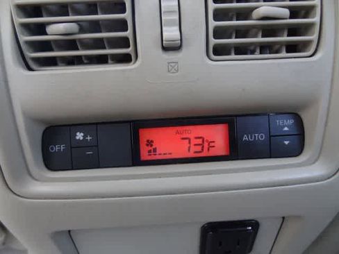 Used 2014 Nissan Pathfinder Platinum w/ Platinum Premium Package FWD image 11