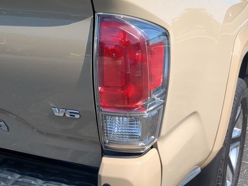 Used 2019 Toyota Tacoma Limited RWD image 8