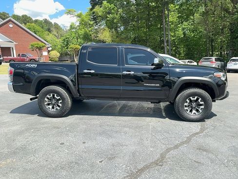 Used 2020 Toyota Tacoma TRD Off-Road image 4