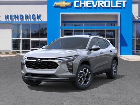 New 2026 Chevrolet Trax LT w/ LPO, Blackout Package image 8
