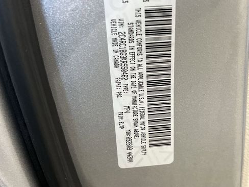 Used 2019 Chrysler Pacifica Touring-L image 33